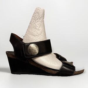 $185 Women’s Taos Italian Leather Carousel Black Wedge Sandals Size 11